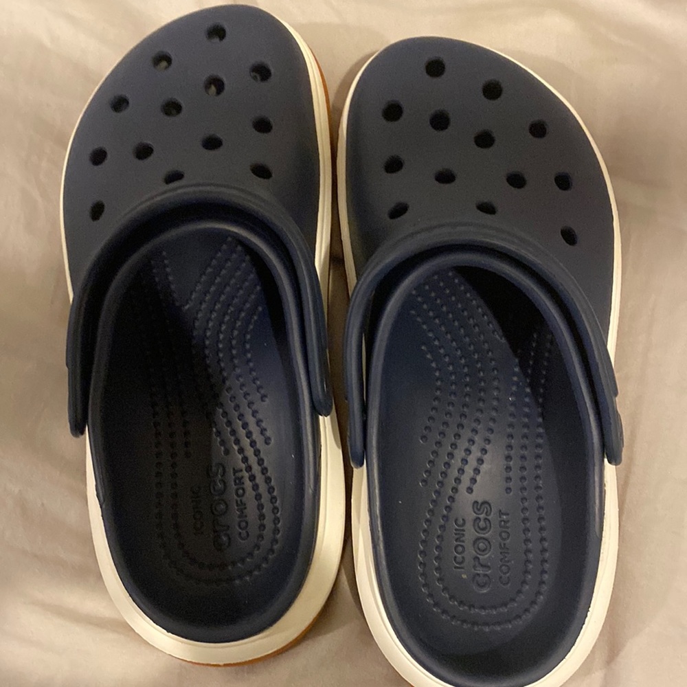 CROCS comfort size 7